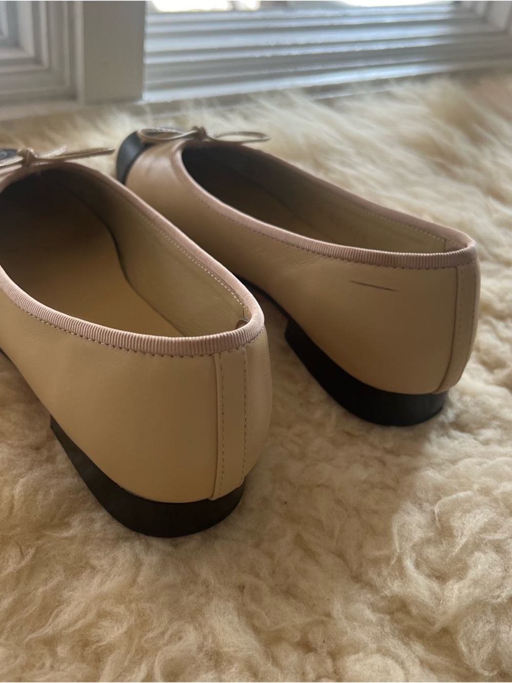 CHANEL Beige Leather Ballet Flats with Black Cap Toe and Bow Size 37C - Picture 4 of 4